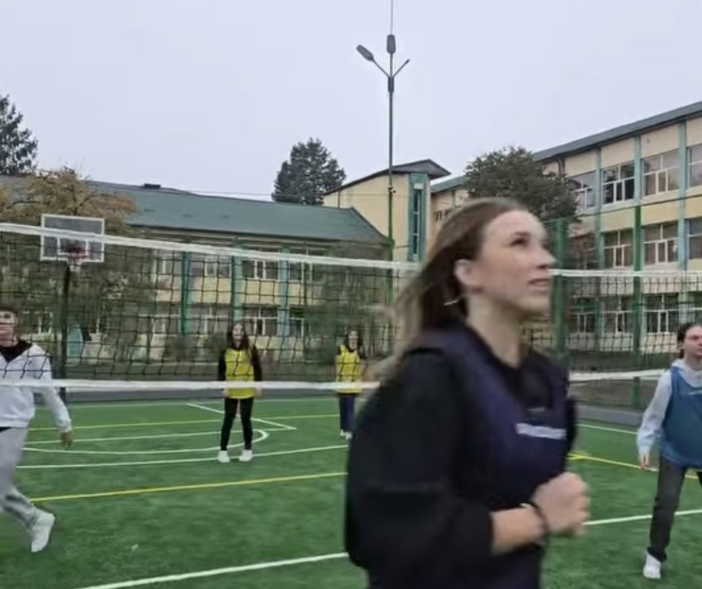 Titu: Noua bază sportivă de la Liceul Teoretic „I. C. Vissarion” a fost inaugurată, investiție comună a Primăriei și Consiliului Județean Dâmbovița