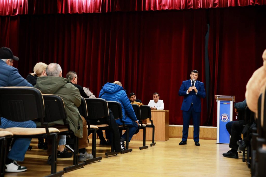 Titu: Săptămâna dialogului direct cu cetățenii, încheiată cu întâlnirea asociațiilor de proprietari Titu: Săptămâna dialogului direct cu cetățenii, încheiată cu întâlnirea asociațiilor de proprietari