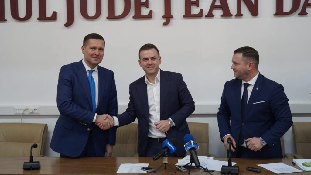 25 de contracte de finanțare semnate înainte de Anul Nou 25 de contracte de finanțare semnate înainte de Anul Nou