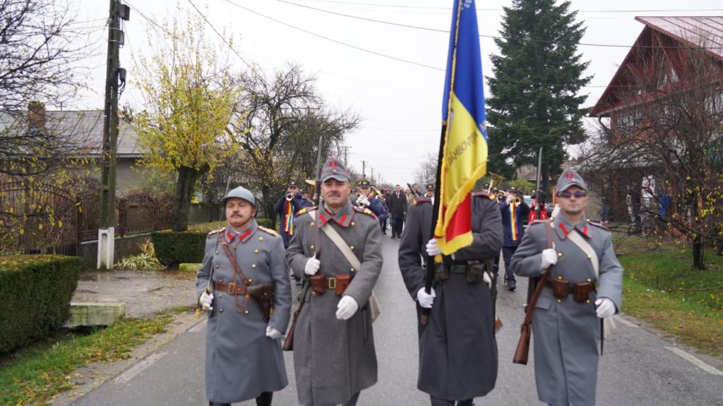 Ceremonie solemnă la Nucet: 100 de ani de la sfințirea Monumentului Eroilor. Mesajul prefectului Marian Tănase