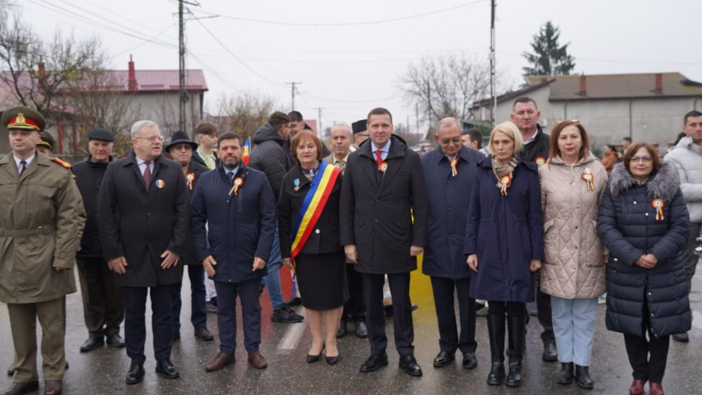 Ceremonie solemnă la Nucet: 100 de ani de la sfințirea Monumentului Eroilor. Mesajul prefectului Marian Tănase