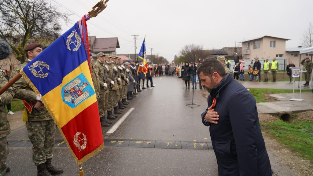 Ceremonie solemnă la Nucet: 100 de ani de la sfințirea Monumentului Eroilor. Mesajul prefectului Marian Tănase
