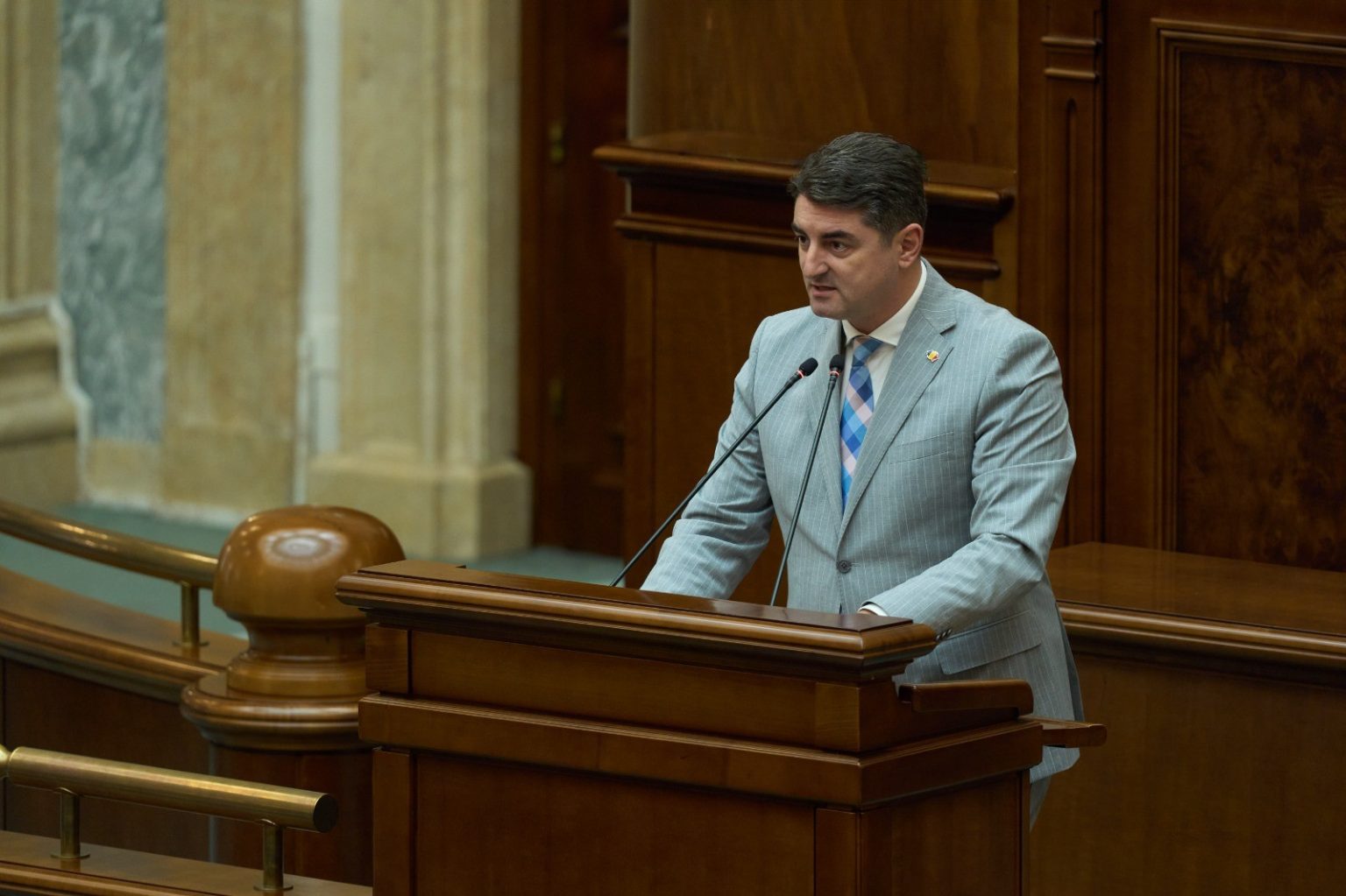 Constantin Ciprian Iacob: 𝐔𝐧 𝐚𝐧 𝐝𝐞 𝐥𝐚 𝐯𝐨𝐭𝐮𝐥 𝐝𝐚̂𝐦𝐛𝐨𝐯𝐢𝐭̦𝐞𝐧𝐢𝐥𝐨𝐫 𝐩𝐞𝐧𝐭𝐫𝐮 𝐚-𝐢 𝐫𝐞𝐩𝐫𝐞𝐳𝐞𝐧𝐭𝐚 𝐢̂𝐧 𝐒𝐞𝐧𝐚𝐭𝐮𝐥 𝐑𝐨𝐦𝐚̂𝐧𝐢𝐞𝐢