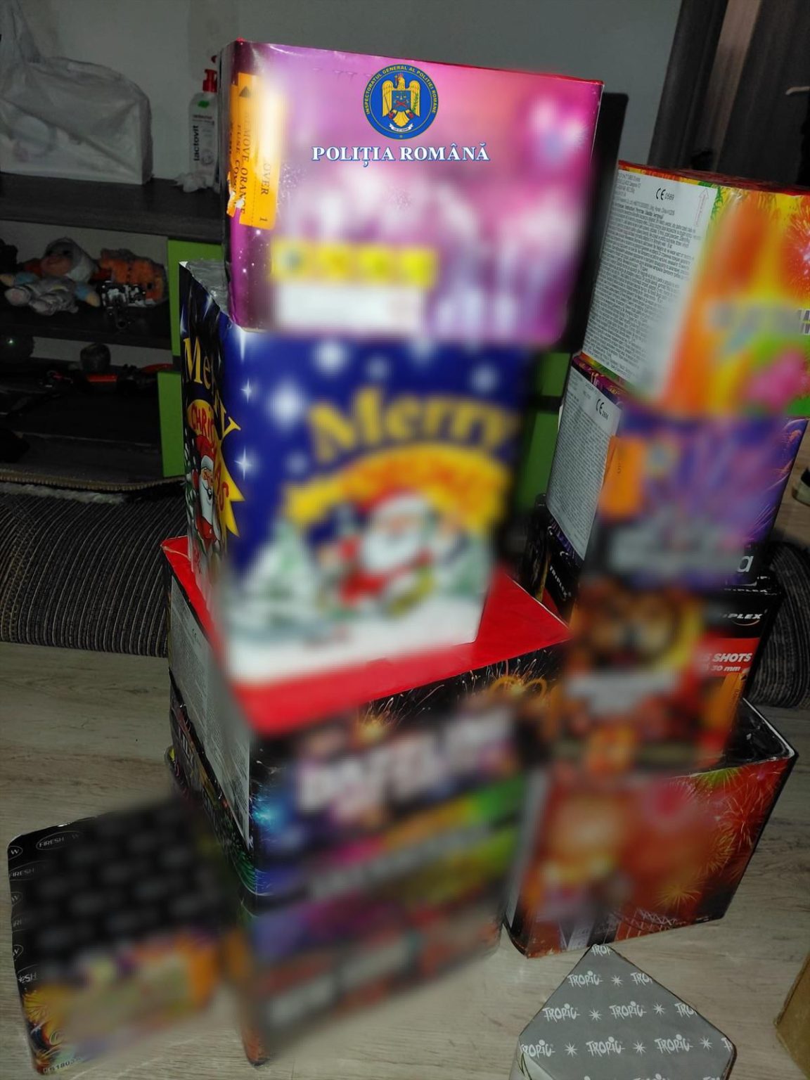 Aproape 350 kg de articole pirotehnice, confiscate de polițiști în Târgoviște 