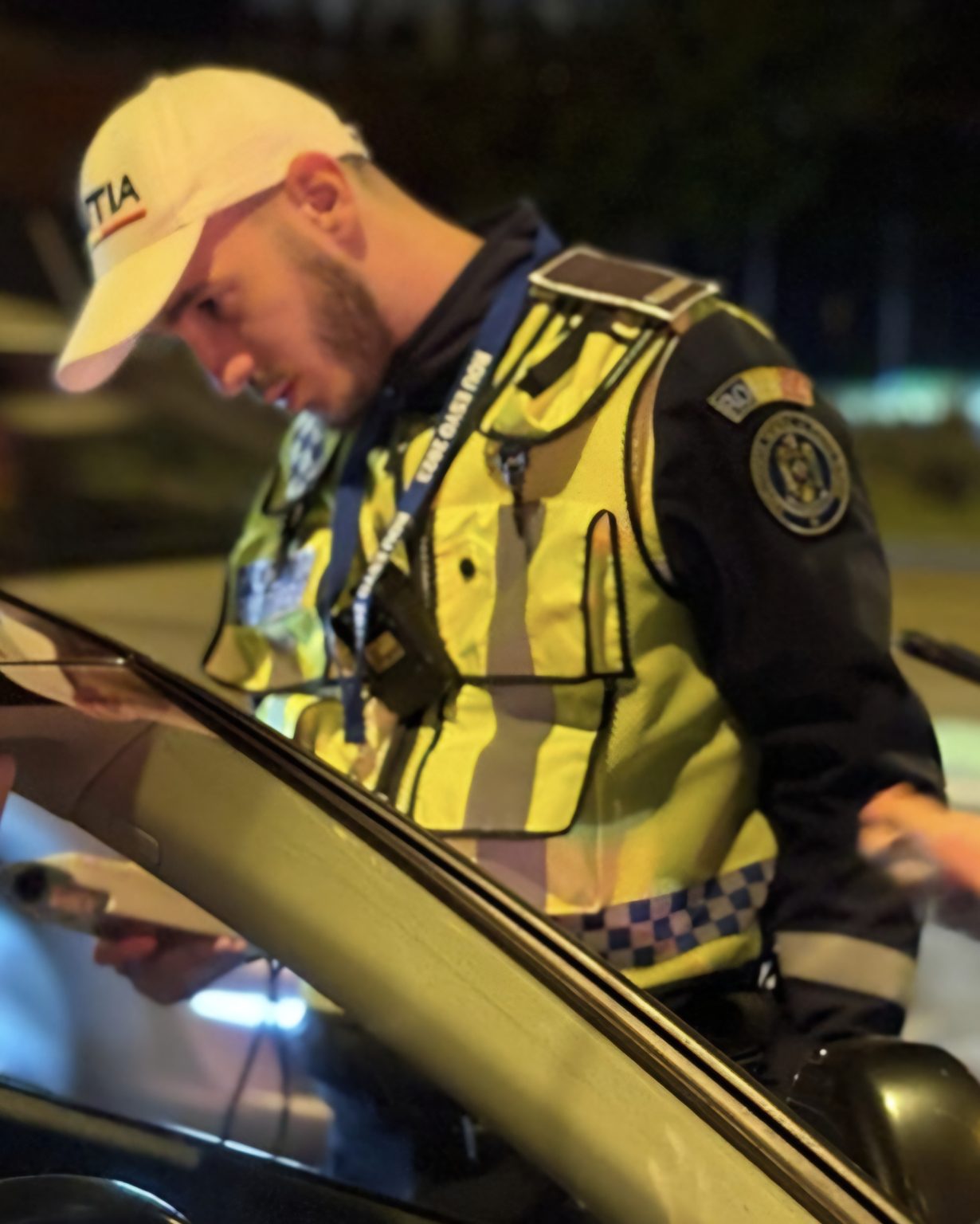 Minor din Răzvad, prins după ce a furat o mașină și a provocat un accident în parcarea unui centru comercial din Târgoviște