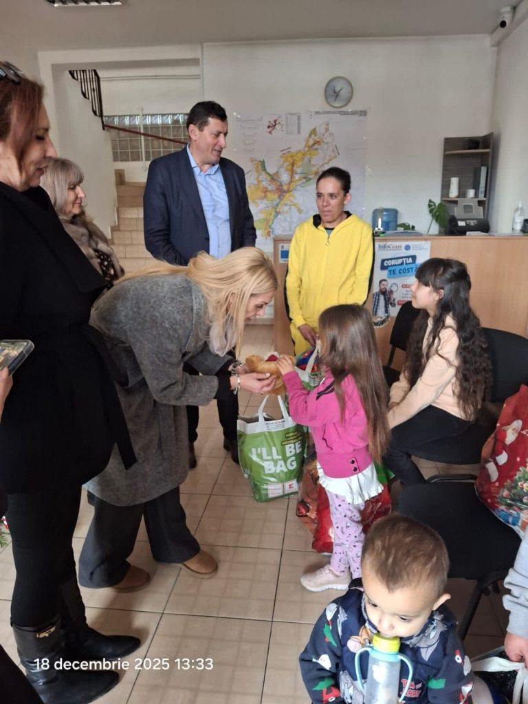 Organizația Femeilor Social-Democrate Dâmbovița aduce bucurie și daruri în comunitățile județului 