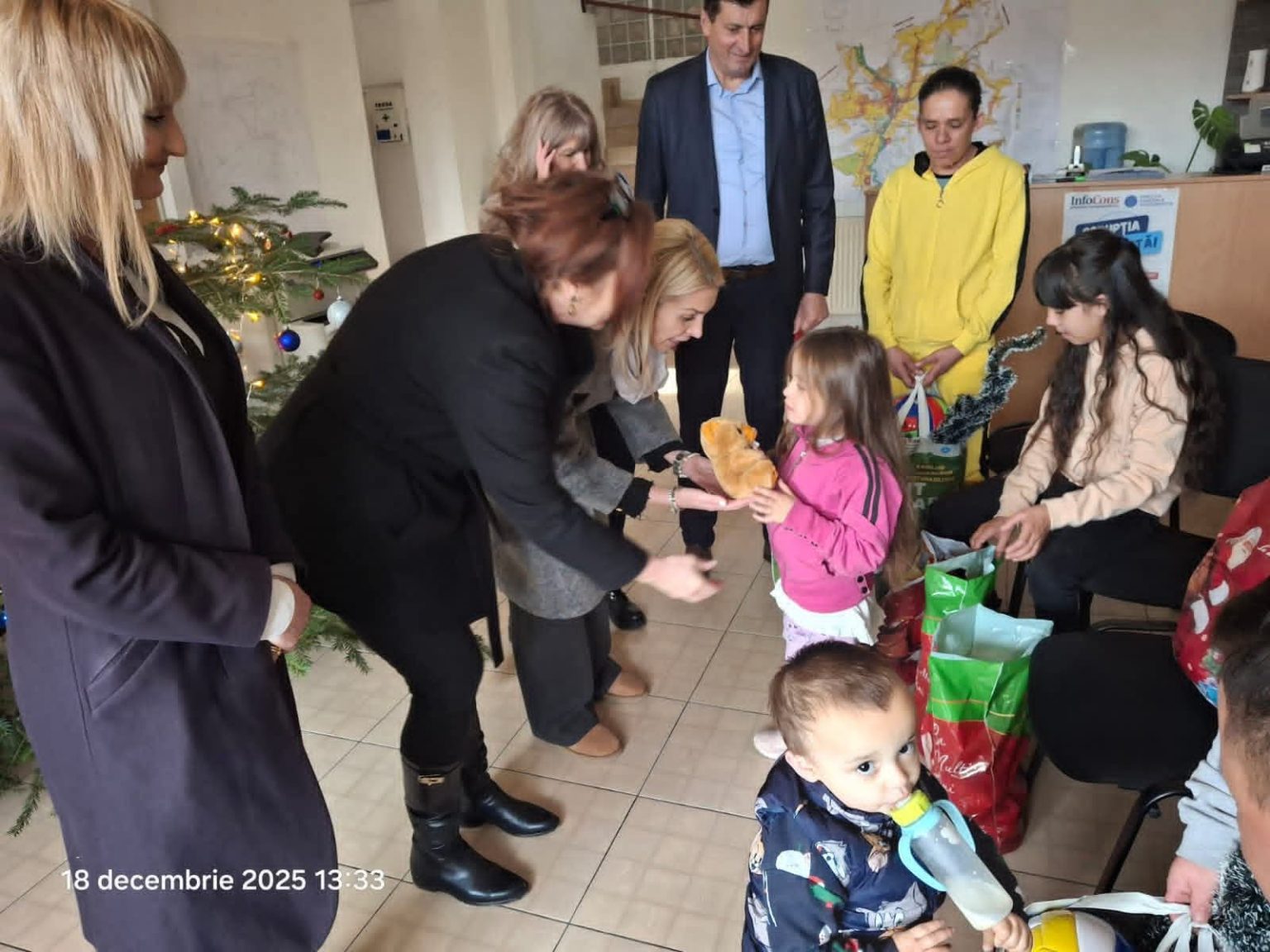 Organizația Femeilor Social-Democrate Dâmbovița aduce bucurie și daruri în comunitățile județului 