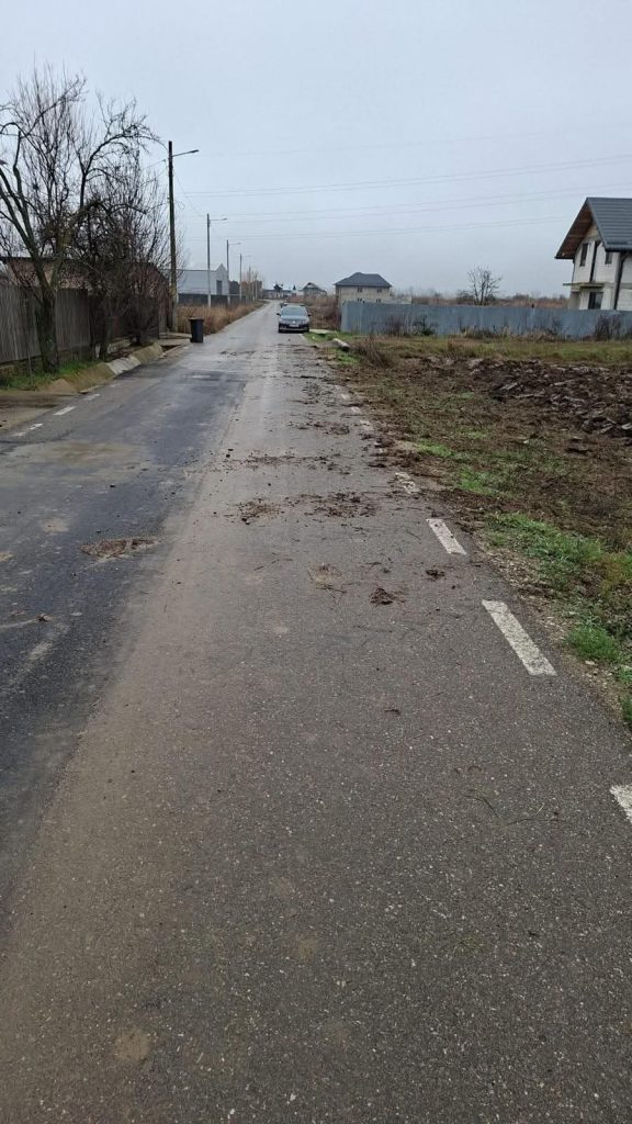 Primăria Răzvad avertizează: Utilajele agricole trebuie să nu lase noroi pe drumurile publice Primăria Răzvad avertizează: Utilajele agricole trebuie să nu lase noroi pe drumurile publice