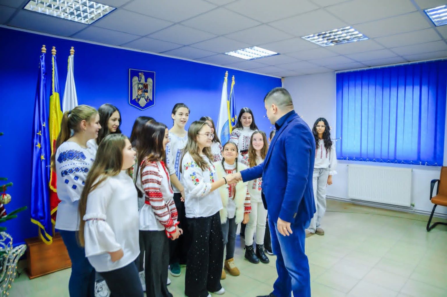 Primăria Titu, inundată de colinde și emoție de sărbători Primăria Titu, inundată de colinde și emoție de sărbători