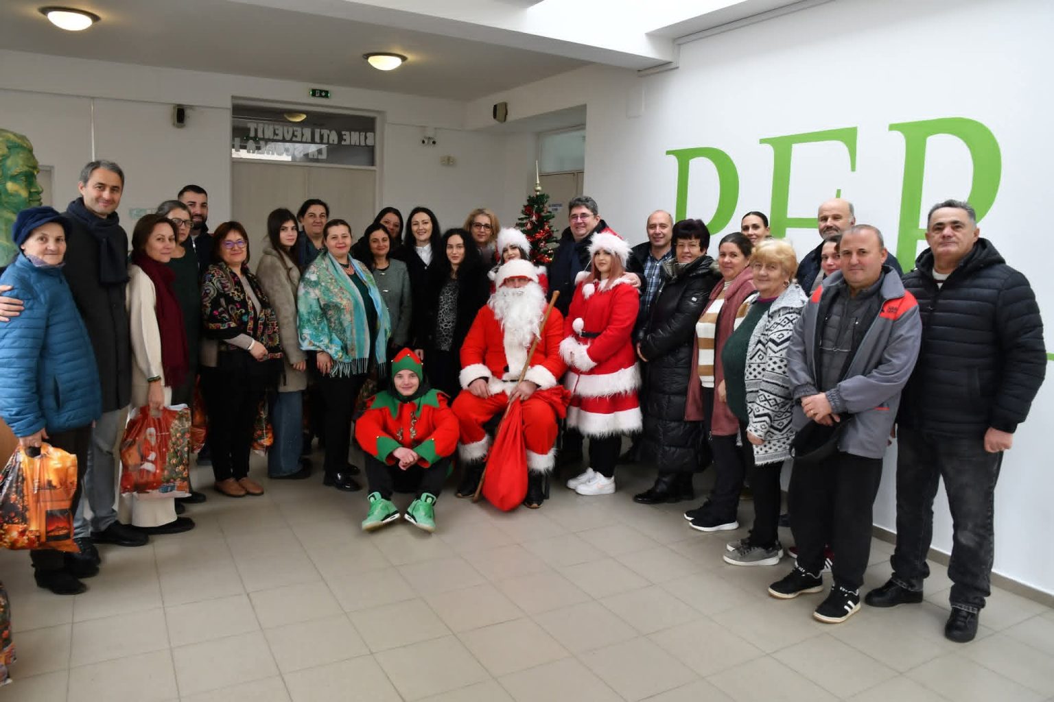 Primarul orașului Răcari, Marius Caravețeanu, transmite respect și recunoștință pentru dascăli