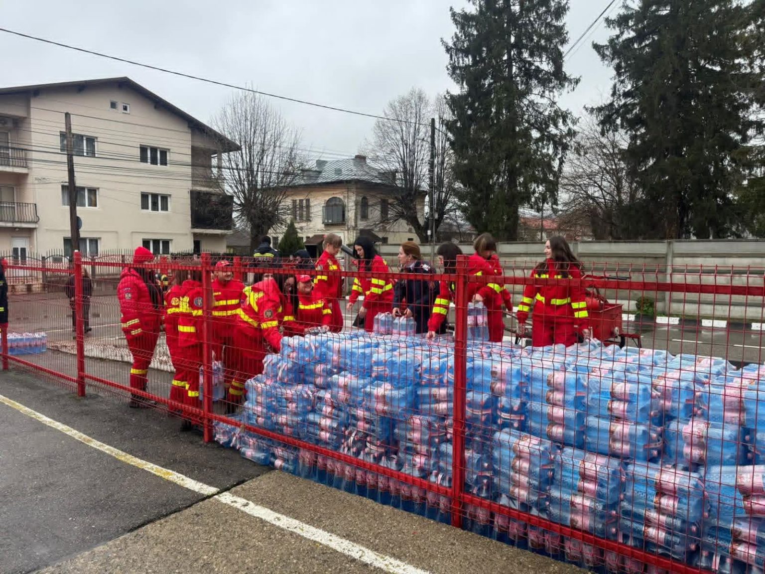 Sprijin continuu pentru comunităţile afectate de lipsa apei în Prahova și Dâmbovița Sprijin continuu pentru comunităţile afectate de lipsa apei în Prahova și Dâmbovița