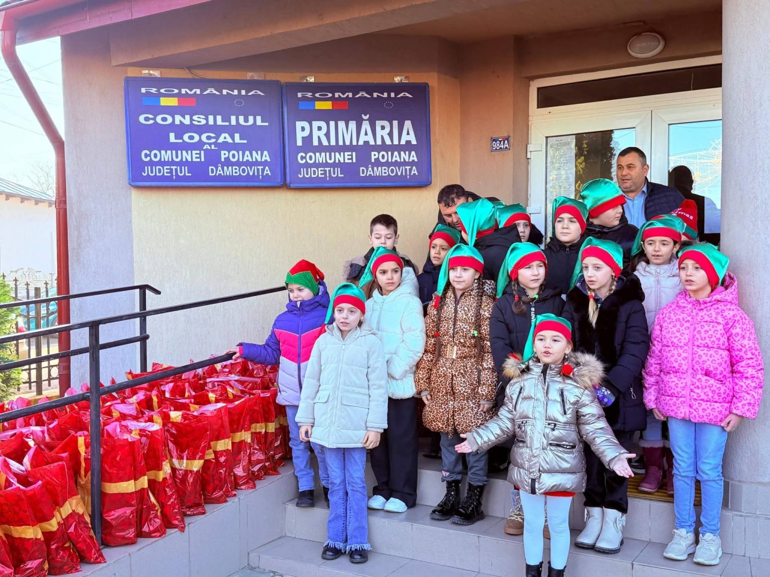 Tradiția darurilor de Crăciun continuă la Poiana: 22 de ani de bucurie pentru copii