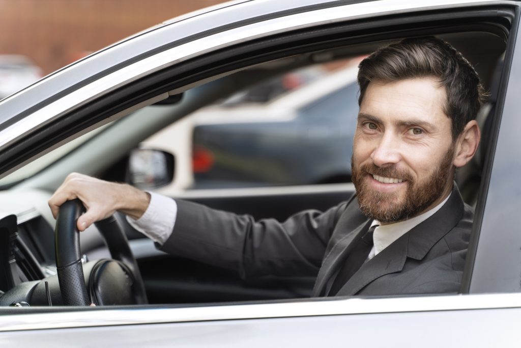 Deveniți partener ridesharing: ghidul complet pentru inființare firmă (Bolt, Uber, Blue)