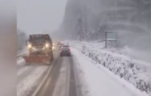 Circulație în condiții de iarnă pe DN1: utilaje de deszăpezire acționează 
