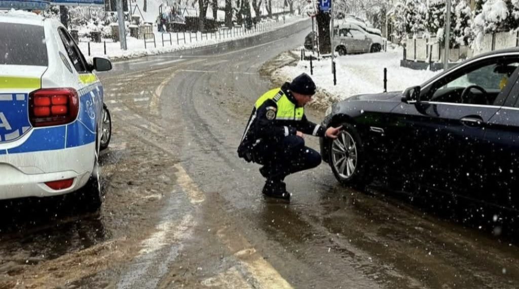 DN1 și autostrăzile afectate de ninsoare și condiții de iarnă – Restricții pentru vehiculele grele 