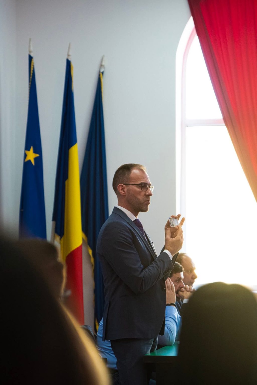 Județul Dâmbovița pas important către digitalizare, implementarea Cărții Electronice de Identitate