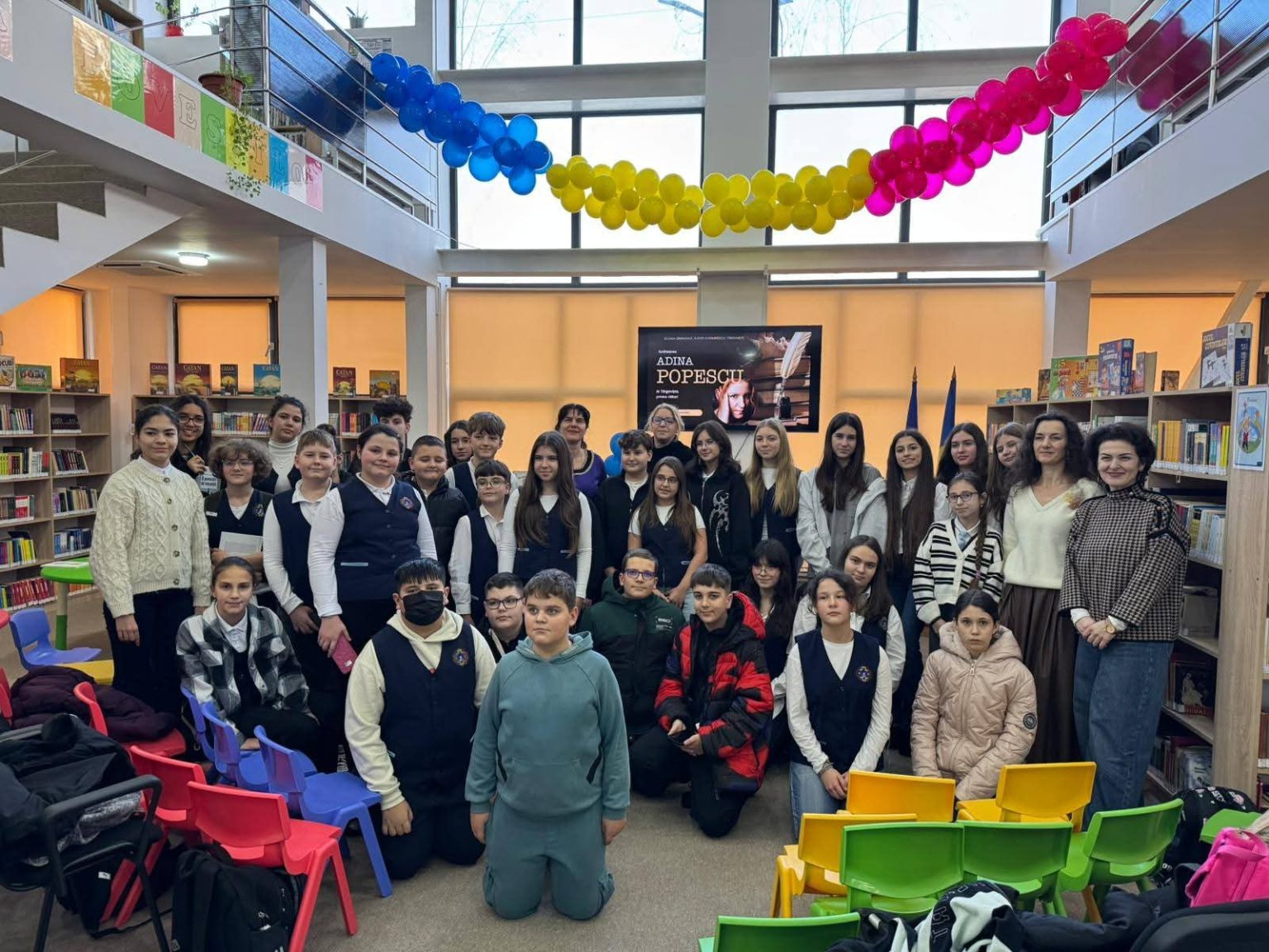 Școala Gimnazială „Tudor Vladimirescu” a sărbătorit Ziua Culturii Naționale la Bibliotecă, alături de scriitoarea Adina Popescu