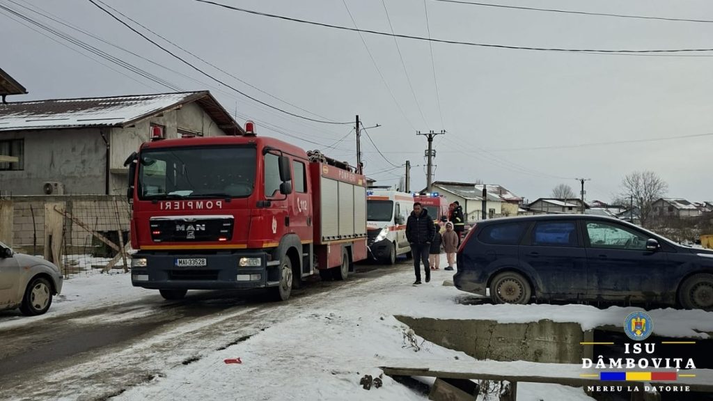 Incendiu la o locuință din Românești, doi minori intoxicați cu fum, transportați la spital