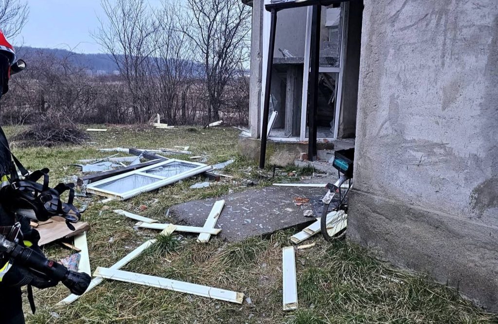 Explozie într-o locuință din Dragomirești