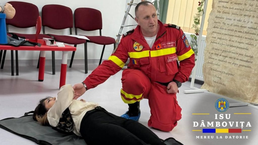 ISU Dâmbovița: Cadre didactice instruite în acordarea primului ajutor la Grădinița nr. 2 Târgoviște