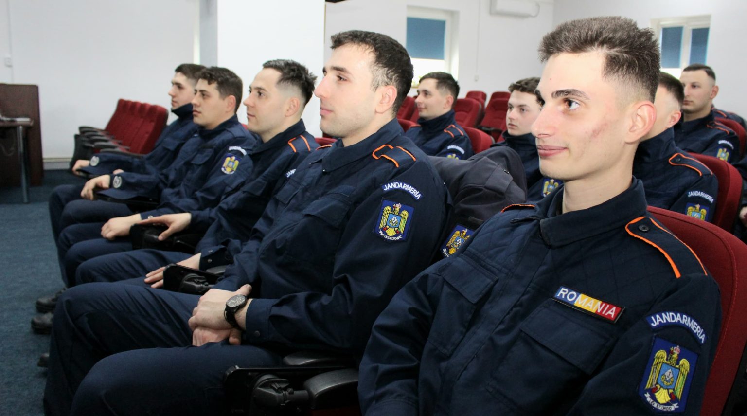 Jandarmeria Dâmbovița a primit 19 elevi ai școlilor militare de subofițeri jandarmi din Drăgășani și Fălticeni, care vor efectua stagiul de practică până pe 24 iulie 2026 Jandarmeria Dâmbovița a primit 19 elevi ai școlilor militare de subofițeri jandarmi din Drăgășani și Fălticeni, care vor efectua stagiul de practică până pe 24 iulie 2026