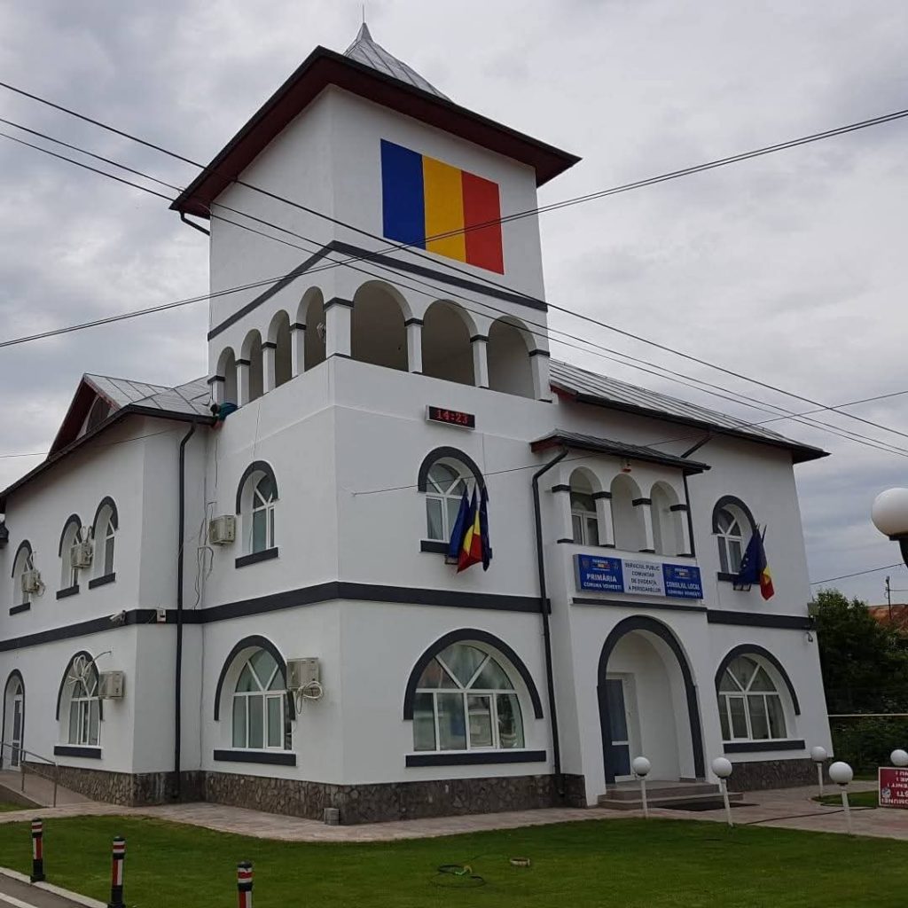 Primăria Voinești distribuie înștiințările privind taxele și impozitele locale