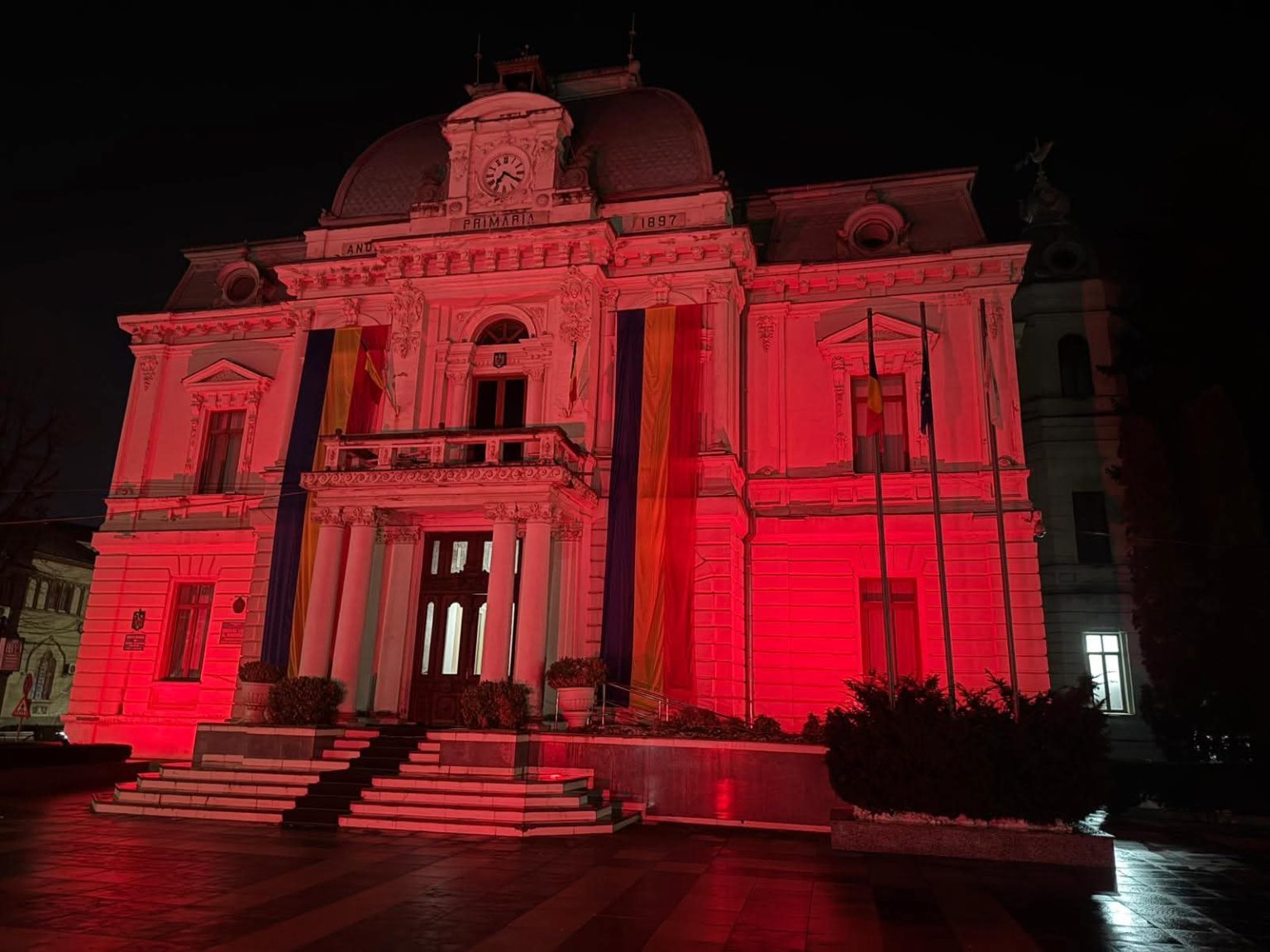 Târgoviște s-a alăturat României în roșu de Ziua Europeană a Numărului de Urgență 112 