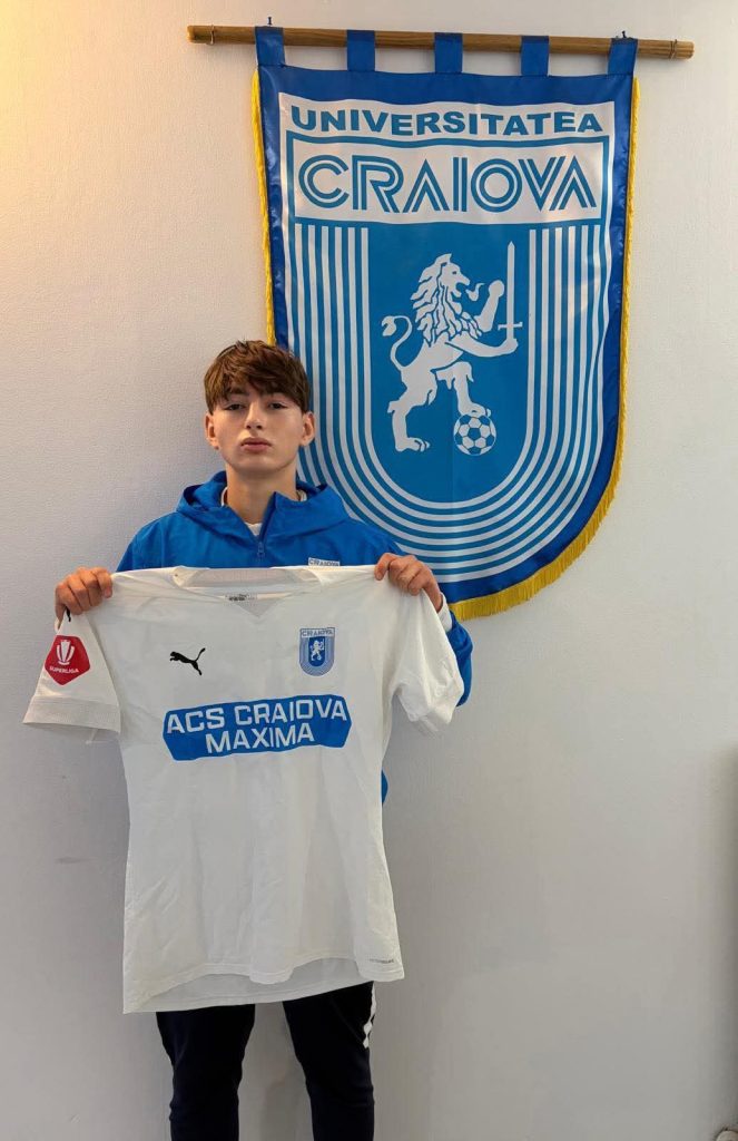 Vladi Cristescu, prodigiu de la Voința Crevedia, semnează cu Universitatea Craiova! Vladi Cristescu, prodigiu de la Voința Crevedia, semnează cu Universitatea Craiova!