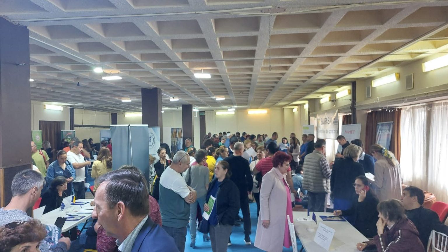 AJOFM Dâmbovița: Noi oferte de muncă disponibile ,  200 de posturi în diverse domenii!