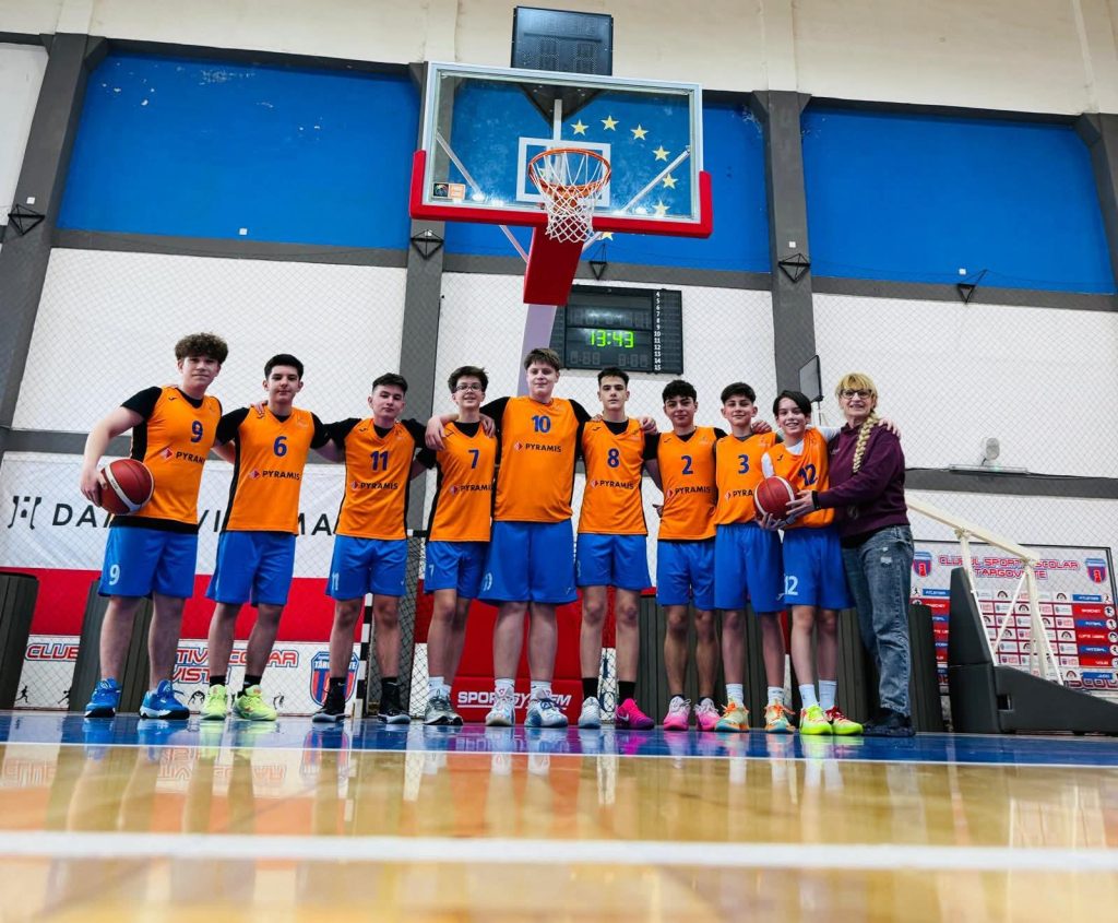 Baschetul la Colegiul Național „Ienăchiță Văcărescu”: Campioni județeni și mândrie pentru întreaga comunitate! 