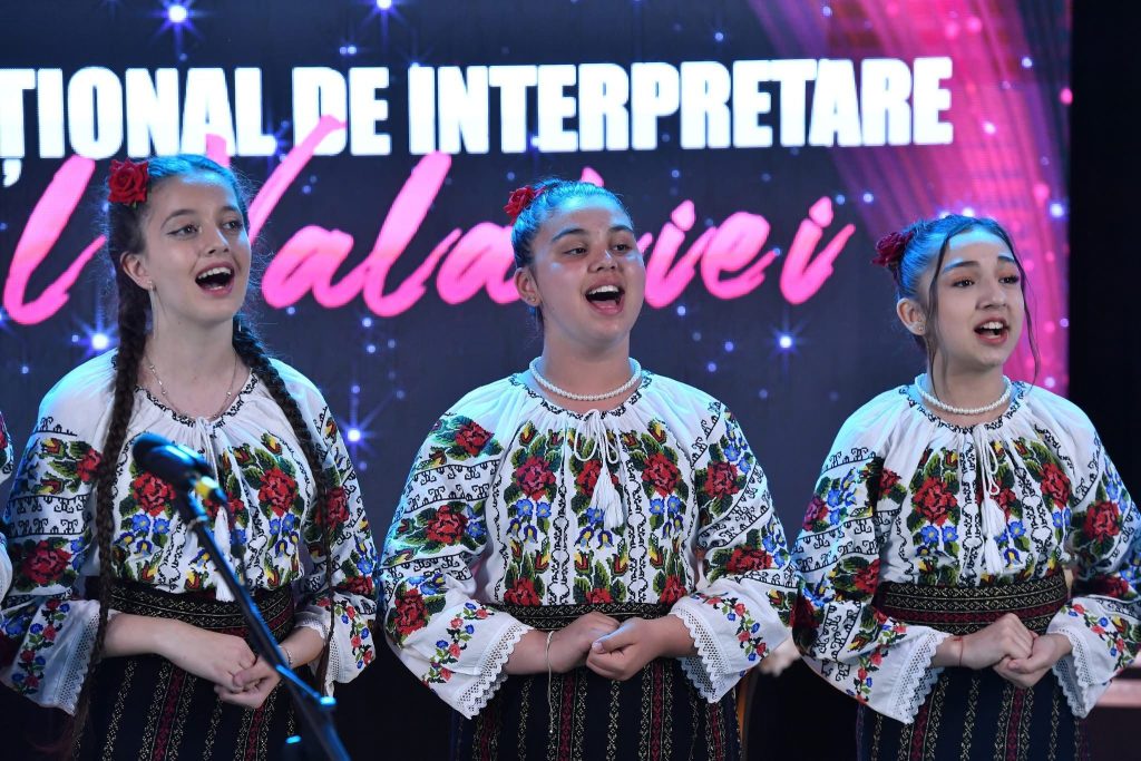 România cântă la Târgoviște! Tineri artiști din 20 de județe, în competiția „Glasul Valahiei” 2026