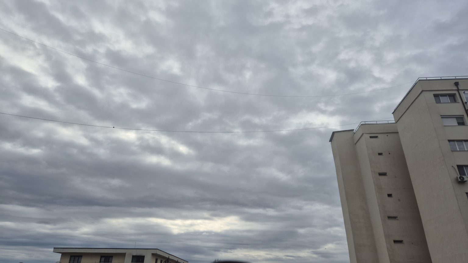 Județul Dâmbovița sub informare meteorologică: vânt puternic și precipitații în următoarele 24 de ore