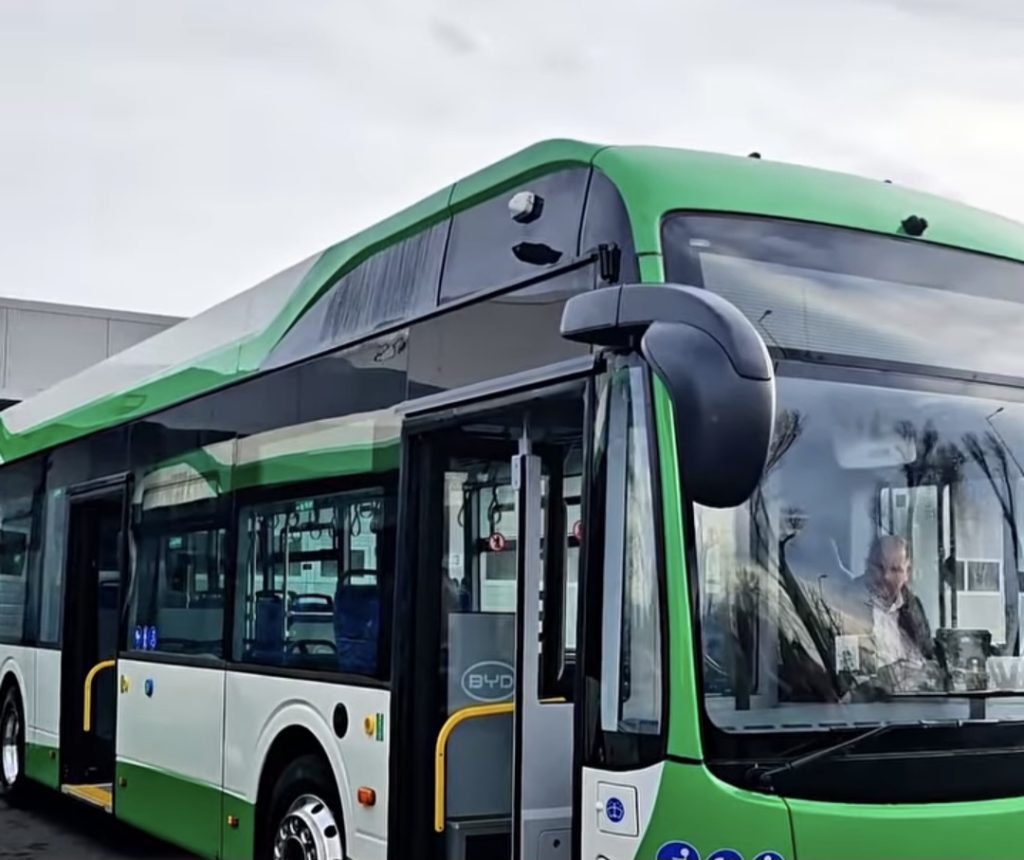 Transport mai ieftin și mai verde la Târgoviște: autobuzele electrice reduc costurile cu până la 70%!