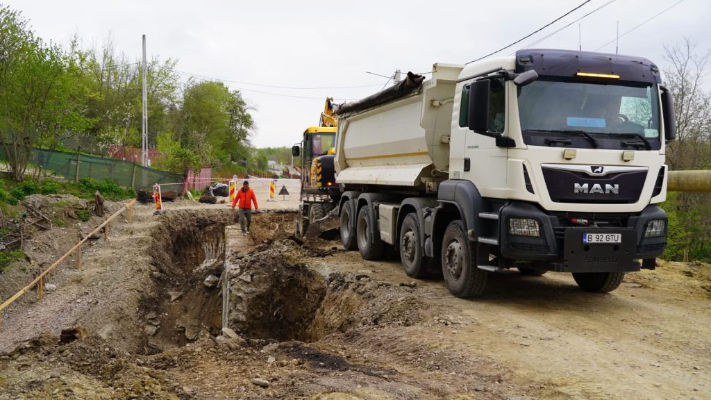 Investiții majore în infrastructura rutieră din Dâmbovița: lucrările pe DJ 720C și DJ 720A avansează conform planului