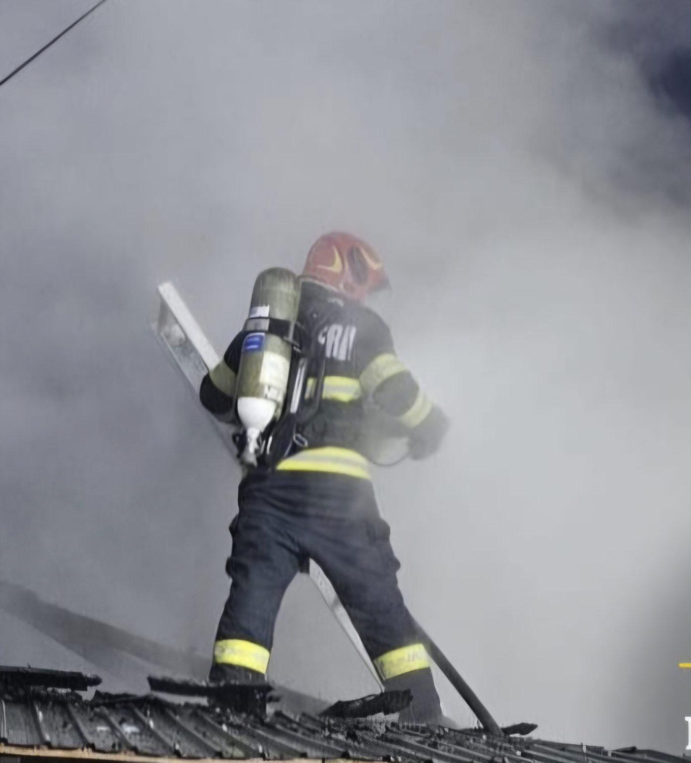 Incendiu la o casă din Răzvad, intervenție promptă a pompierilor