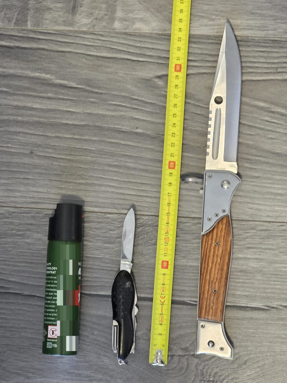 Incident la Judecătoria Târgoviște: Jandarmii au descoperit obiecte periculoase asupra unei tinere