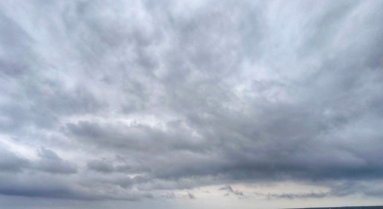 Județul Dâmbovița sub informare meteorologică: vânt puternic, ploi și frig