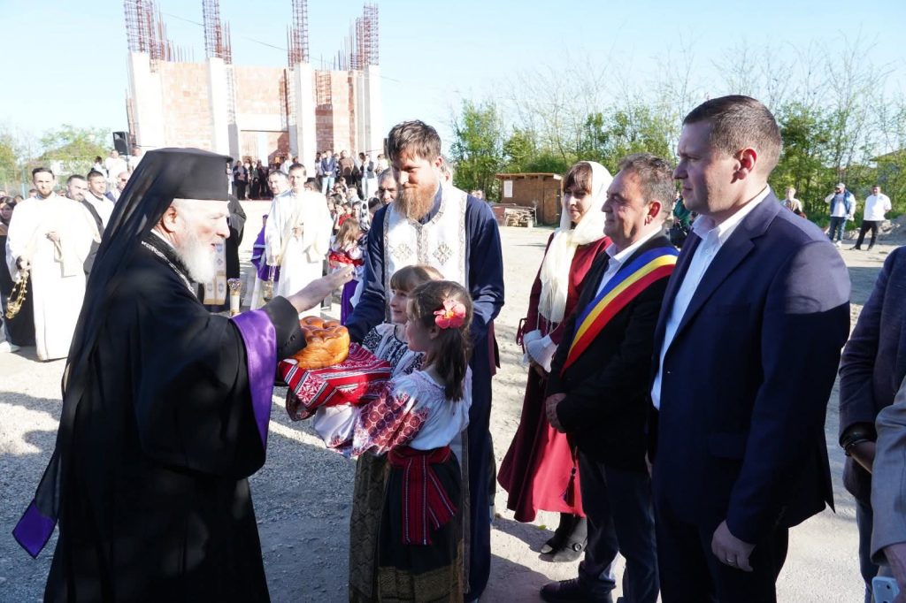 Moment istoric la Potlogi: a fost pusă piatra de temelie a Bisericii din Românești