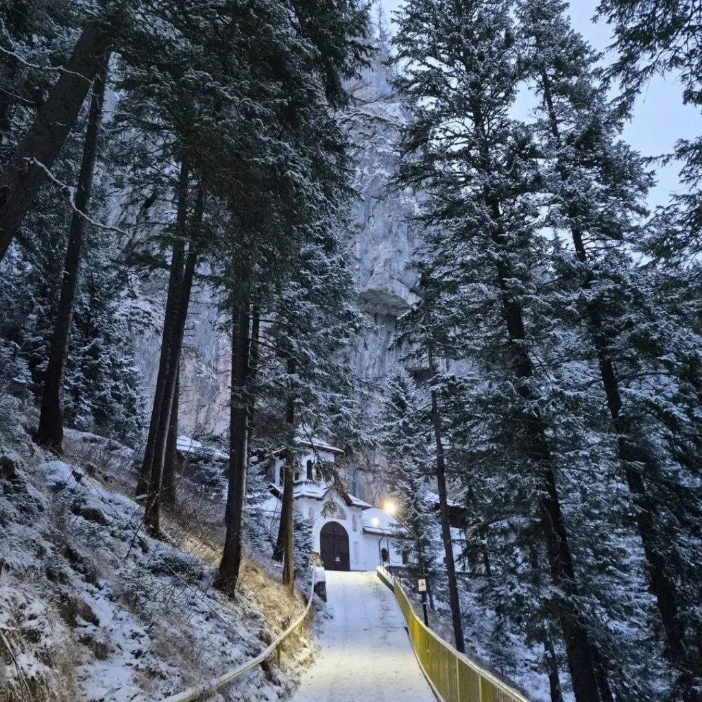 Peștera Ialomiței intră în programul de vară începând cu 1 mai 2026 – program extins pentru vizitatori