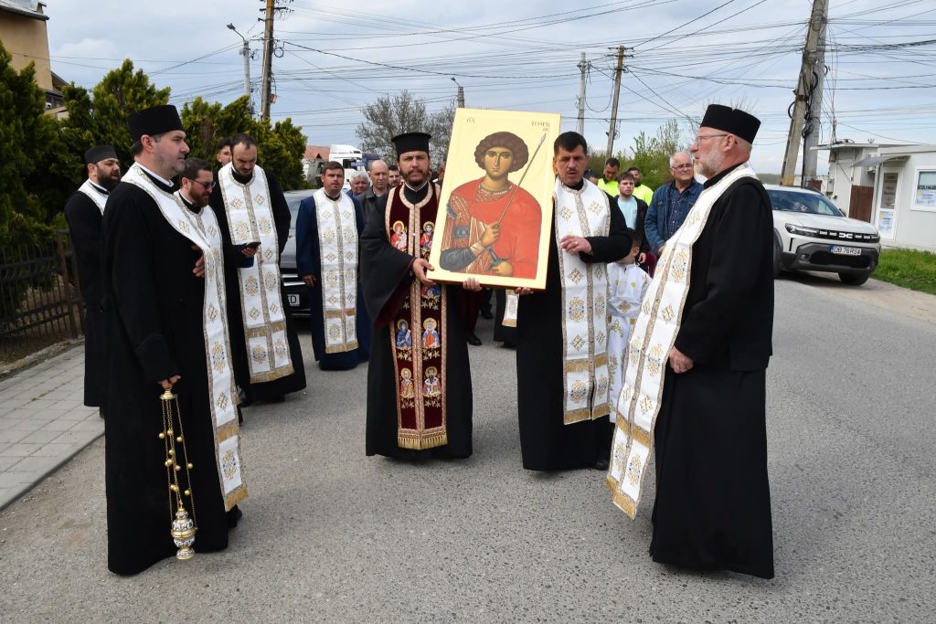 Procesiune impresionantă de Sfântul Gheorghe la Răcari: credința a unit comunitatea în rugăciune