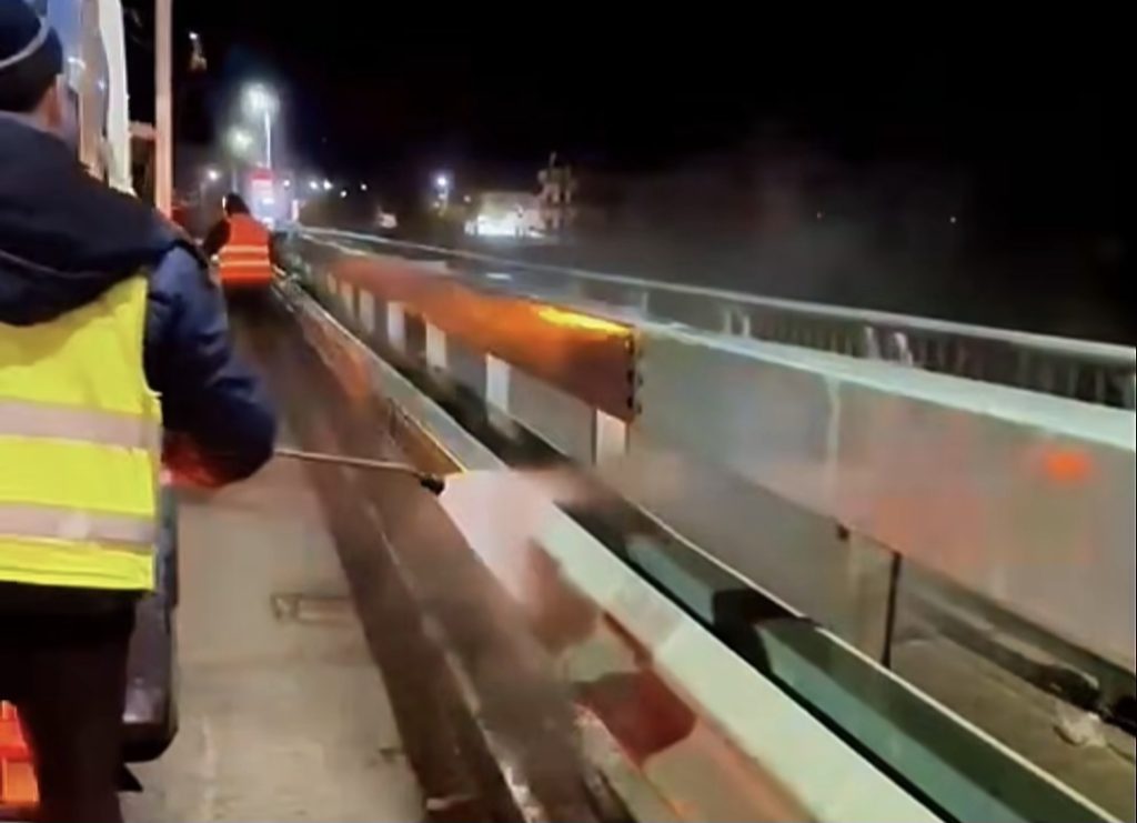 Târgoviște a  intrat  în „Luna Curățeniei”: poduri și pasaje rutiere igienizate 