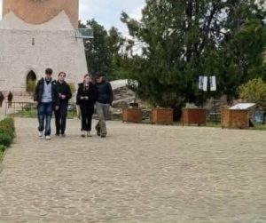 Atelier „Gheorghe Petrașcu” Muzeul „Casa Romanței” Ansamblul Brâncovenesc de la Potlogi Programul de vizitare va fi adaptat pentru această zi specială: între orele 09:00 – 18:30 pentru Curtea Domnească și Potlogi, iar pentru celelalte muzee între 09:00 – 17:00. Prin această inițiativă, 1 Iunie devine mai mult decât o zi a jocului și a cadourilor — devine o invitație la descoperire, la cultură și la întâlnirea copiilor cu patrimoniul istoric al județului Dâmbovița.