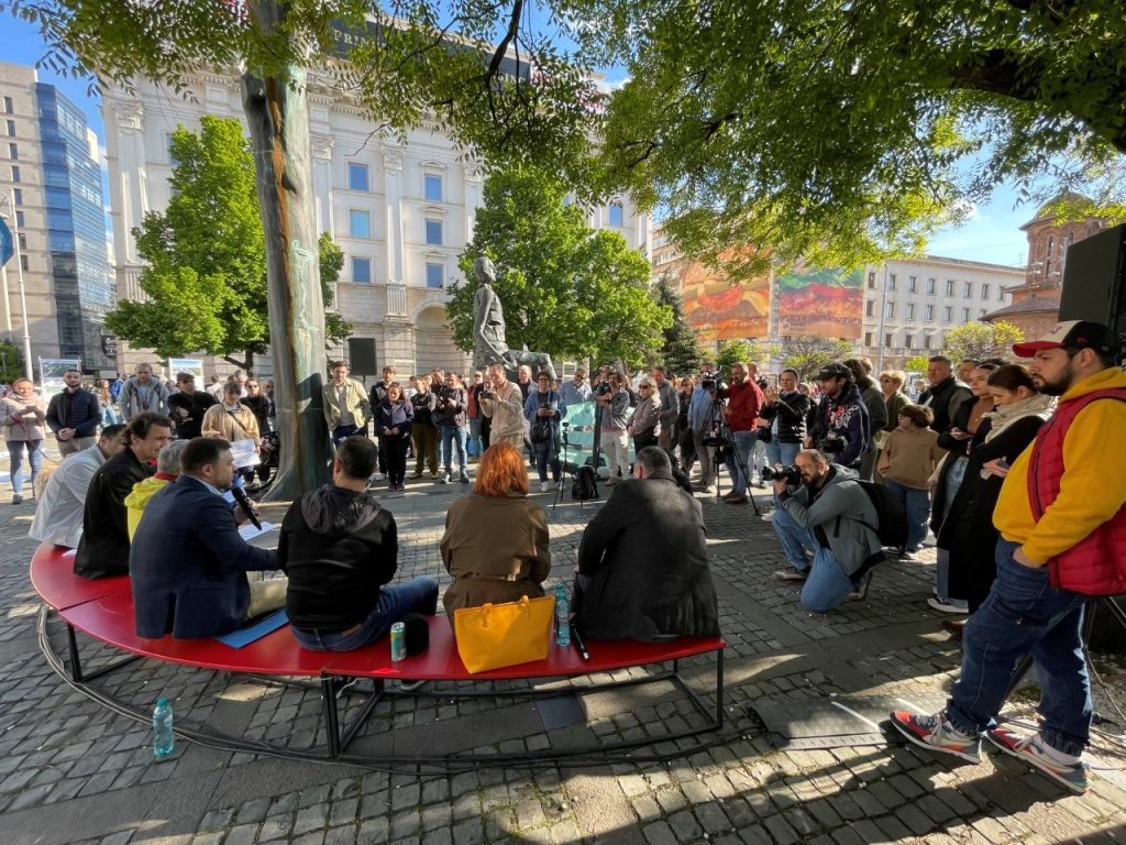 Plimbările pe Dâmbovița continuă pe 8 și 9 mai, la Debarcaderul Piața Națiunile Unite
