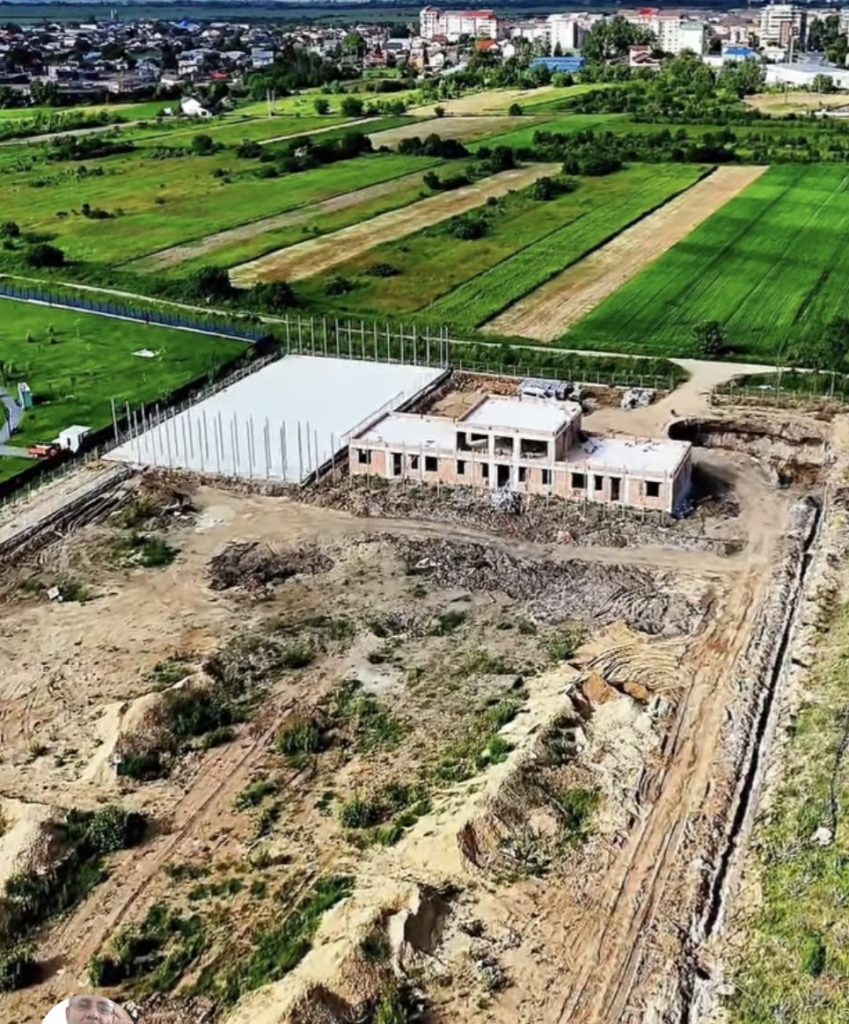 Investiție importantă la Târgoviște! Se lucrează din nou la baza sportivă de lângă Complexul Turistic de Natație