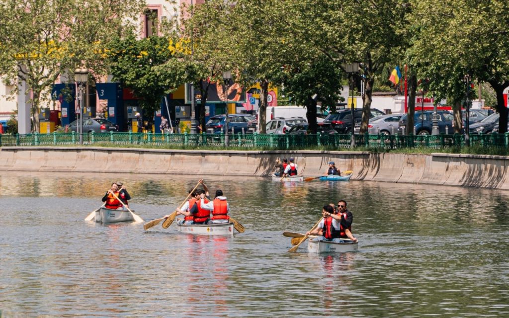 Plimbările pe Dâmbovița continuă pe 8 și 9 mai, la Debarcaderul Piața Națiunile Unite