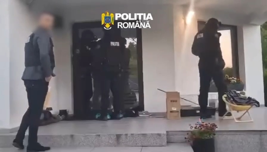 10 percheziții în Dâmbovița într-un dosar de fals și exercitare fără drept a unei profesii percheziții