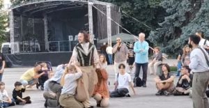 BABEL 2026: „Time to Play” a transformat Piața „Mihai Viteazul” într-o scenă vie a spectacolului internațional