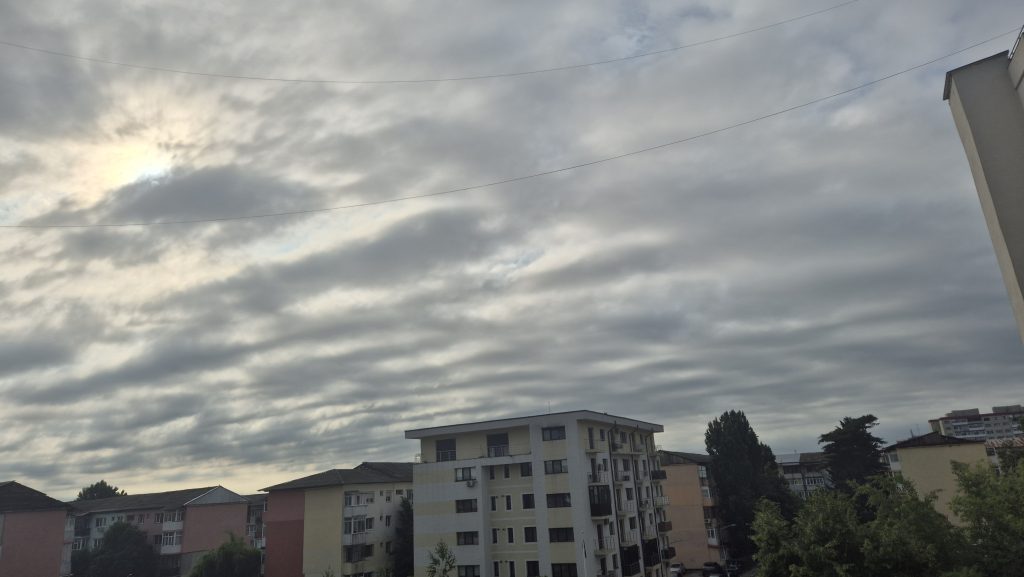 Cod galben de furtuni în județul Dâmbovița! Averse torențiale, vijelii și grindină până în această seară Cod galben de furtuni în județul Dâmbovița