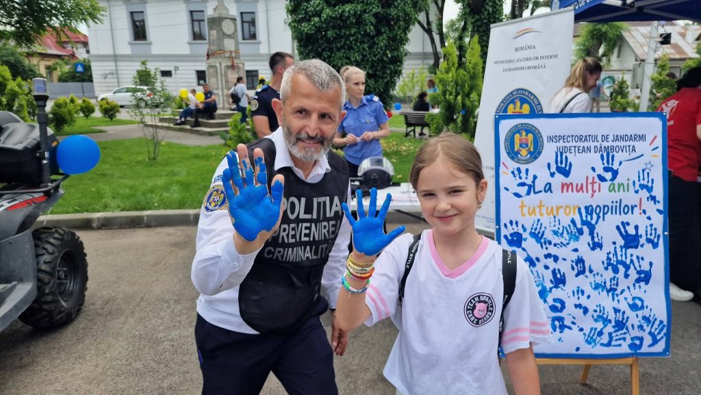 Copiii au sărbătorit 1 Iunie alături de jandarmii și polițiștii dâmbovițeni Copiii au sărbătorit 1 Iunie