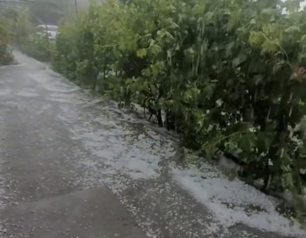 Mare atenție! COD GALBEN DE FURTUNI ÎN DÂMBOVIȚA! Ploi torențiale, vijelii și grindină până la ora 23:00